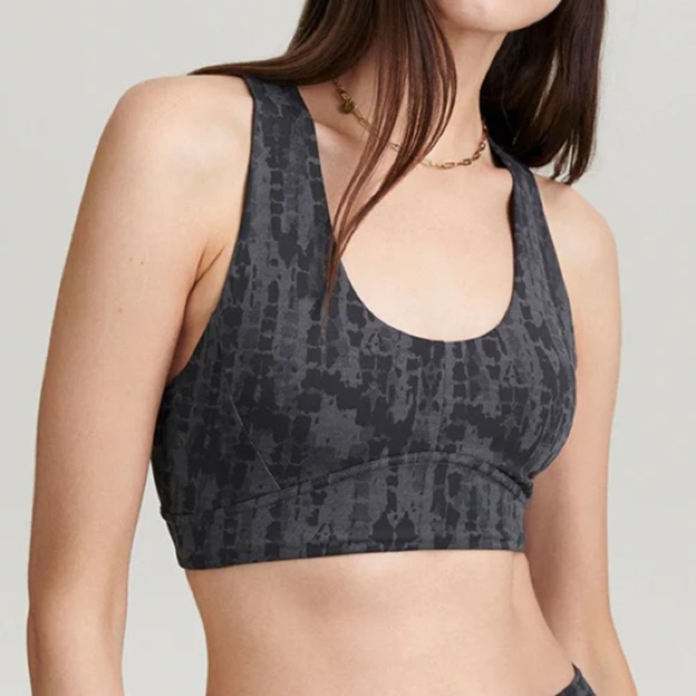 CARY BRA IN TEXTURED SCALES
Varley
Color: Textured Scales
Size: S
